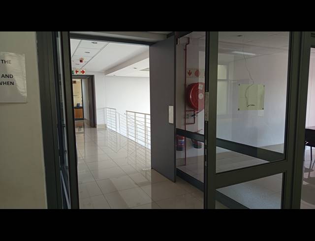 220M² OFFICE TO LET IN NDABENI